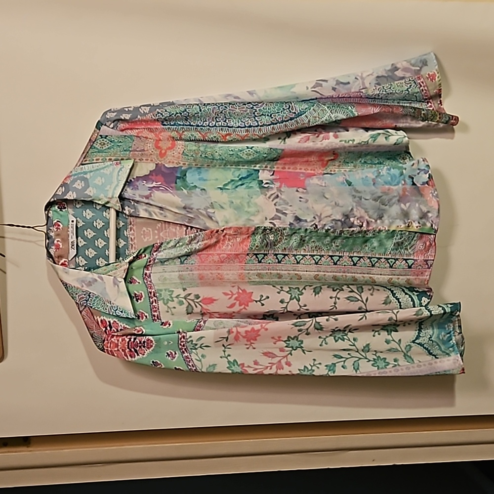 U111... Euc Zara Patterned Blouse - image 1